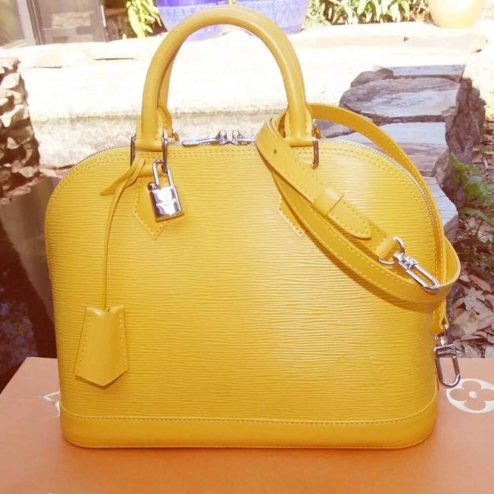 LOUIS VUITTON EPI LEATHER ALMA PM W/LONG STRAP RETAIL $2,350-100% AUTHENTIC